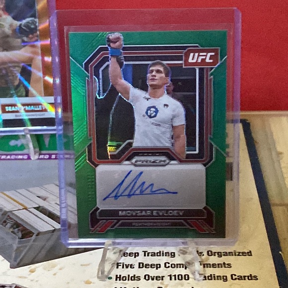 UFC sports cards - Picture 3 of 3